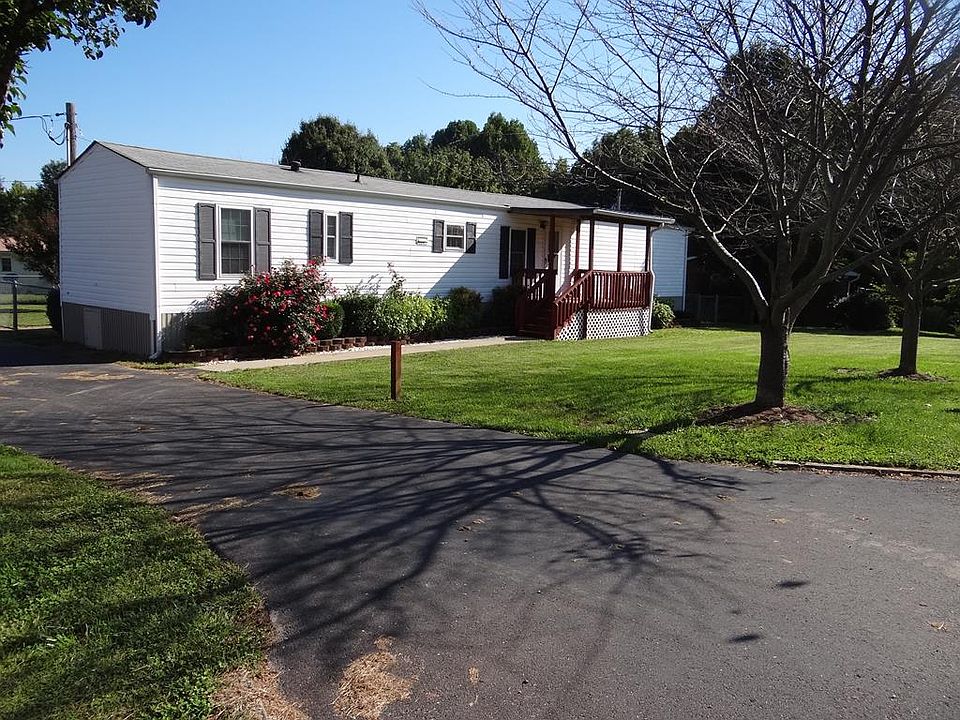 1st image of 123 Martin Ln