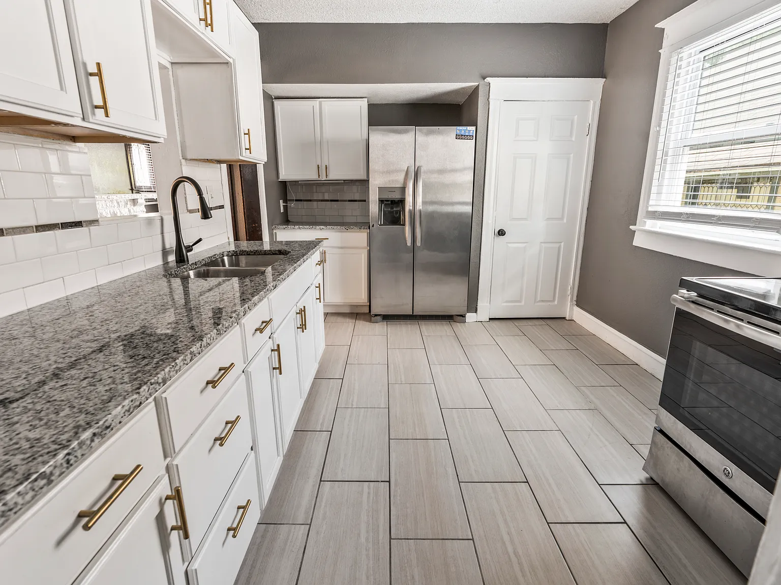 5 bed, 2130 sqft, $1,895 — Photo 4