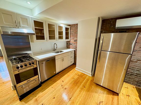 2nd image of 20 Grove St APT 1