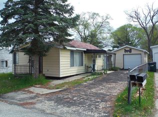 108 Fifth St, Houghton Lake, MI 48629