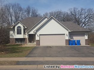 6272 Glacier Dr, North Branch, MN 55056