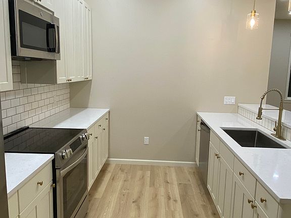 5th image of 203 E Ellsworth St #D