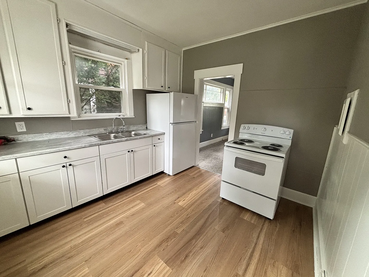 330 Columbus Ave NW - 1 — Photo 2