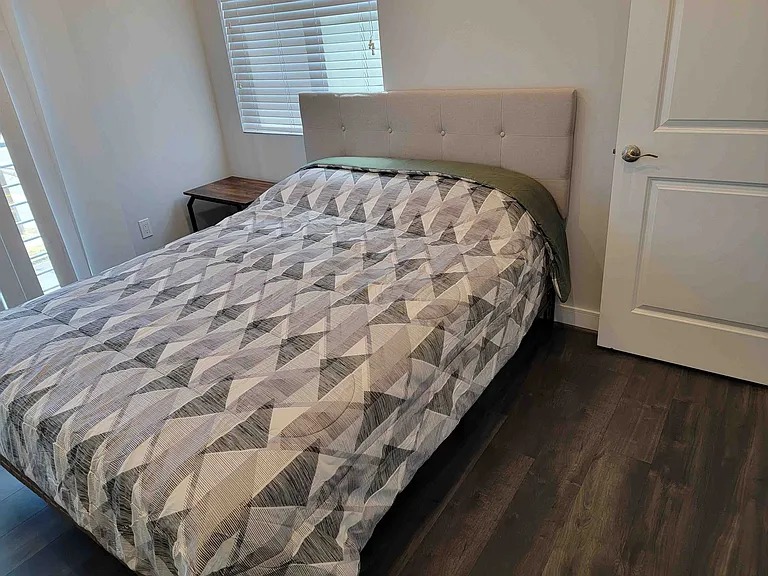 2649 S Hobart Blvd — Photo 17