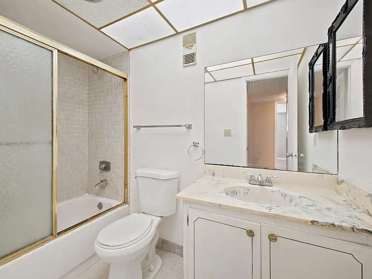 500 Executive Center Dr #2M — Photo 13