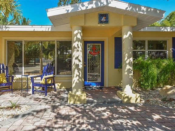 2nd image of 325 Avenida Madera