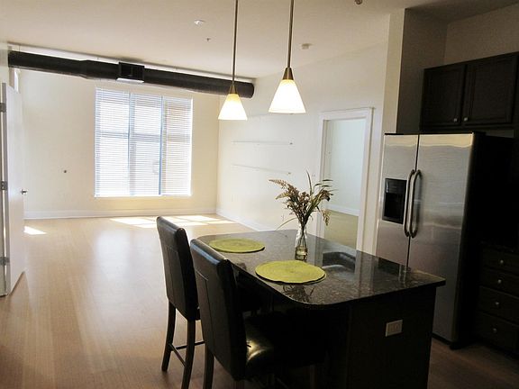 2nd image of 535 S Upper St Unit 423