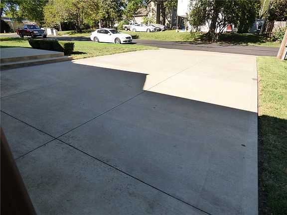 3rd image of 1009 W 81st St