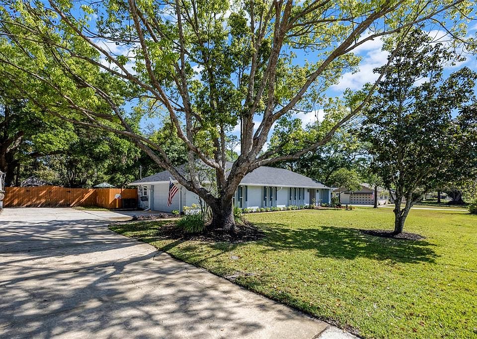 1st image of 1104 Dyson Dr