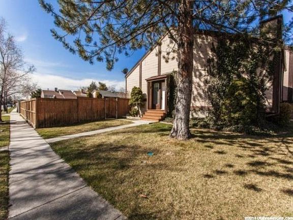 3rd image of 2409 W Hardrock Dr