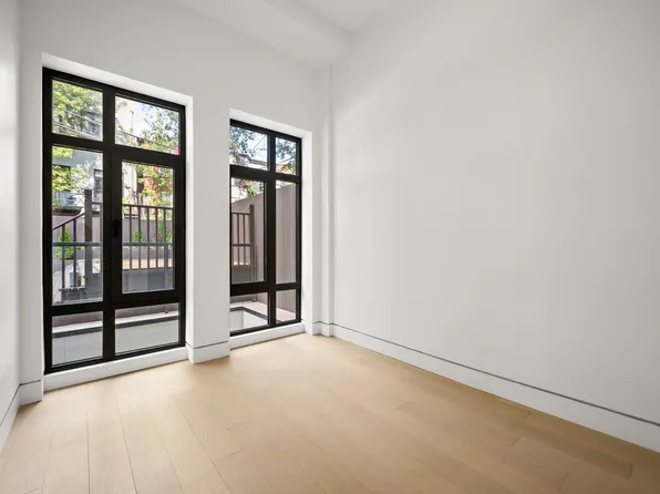 259 Halsey Street image 9 of 11