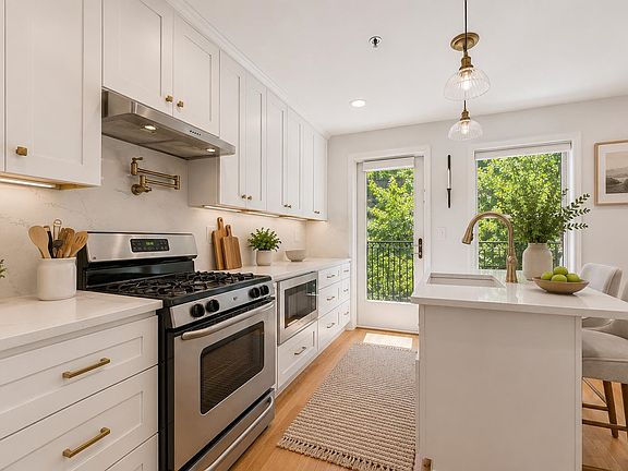 3rd image of 128 Jackson St APT 2B