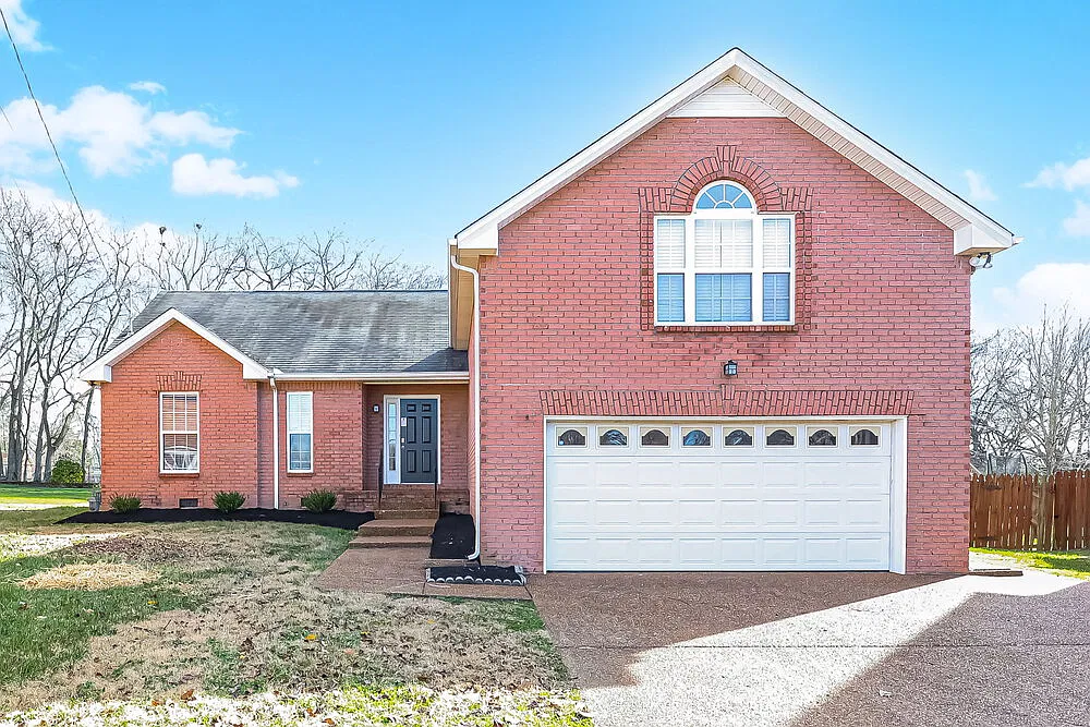 3 bed, 2.5 bath, 1635 sqft, $2,385 — Photo 1