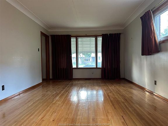 4th image of 1327 Marlborough Blvd
