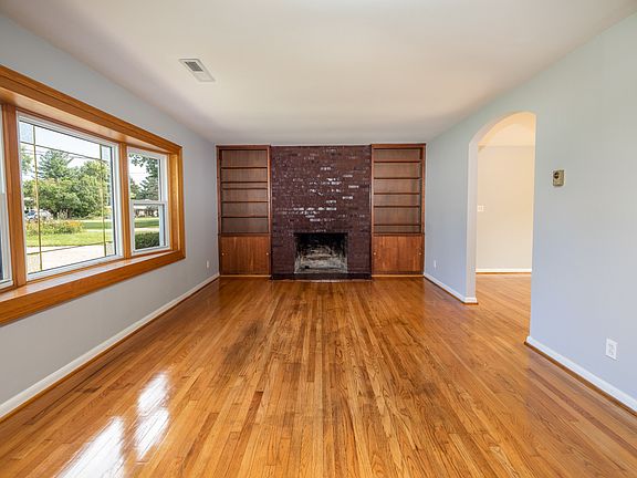 2nd image of 423 Sandra Dr