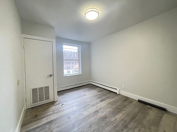 4th image of 26 Gifford Ave #31E