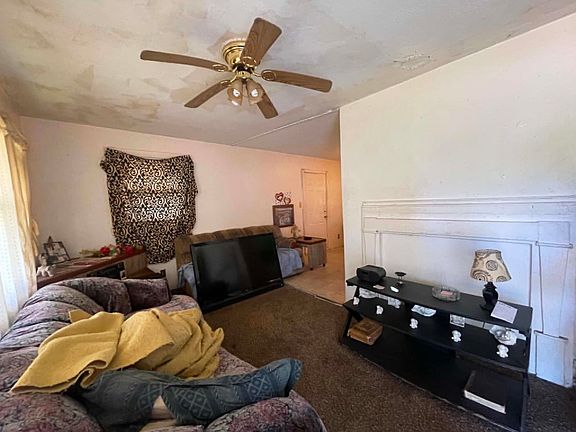 3rd image of 713 Campbell St