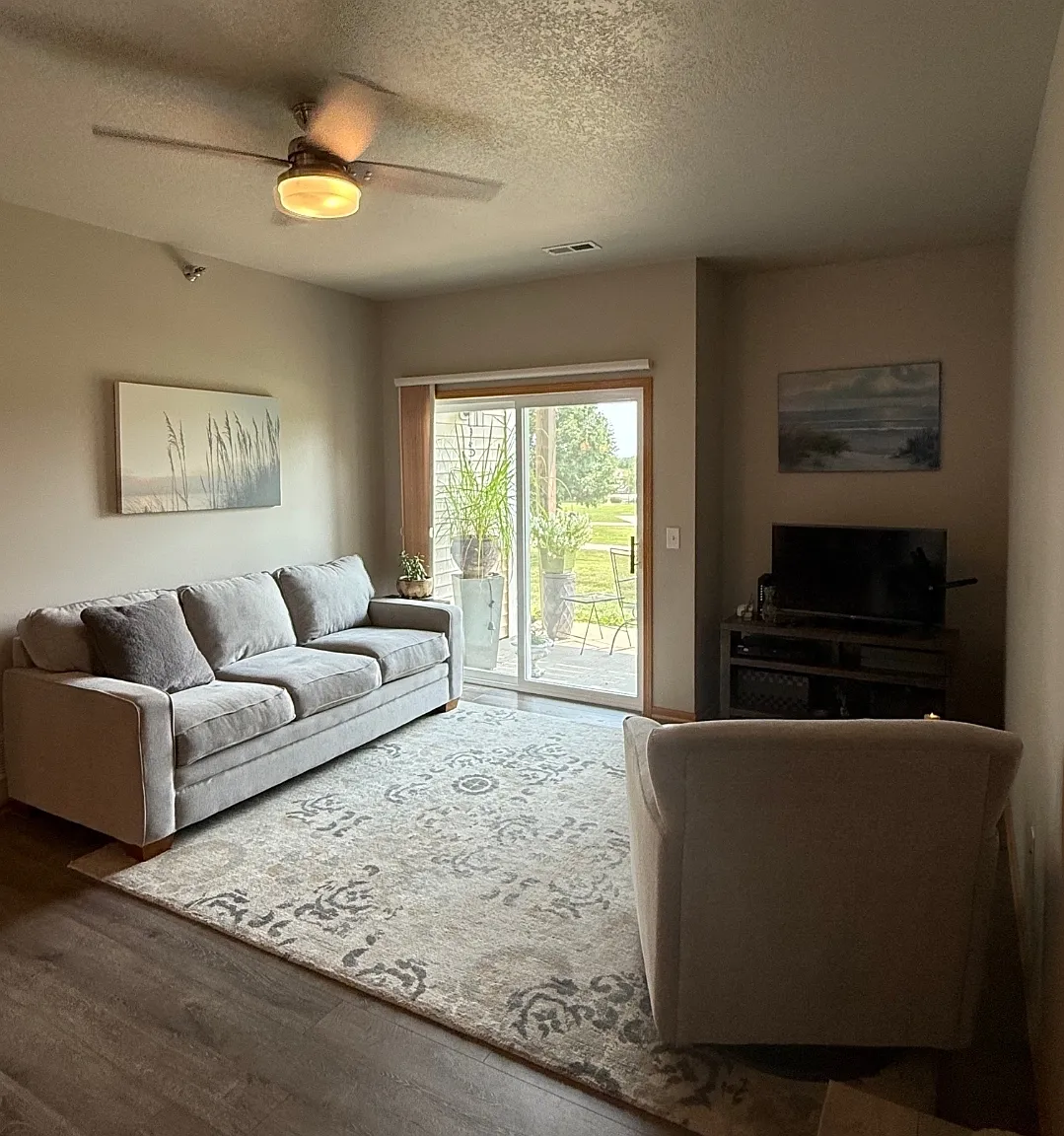 3 bed, 1214 sqft, $1,700 — Photo 1