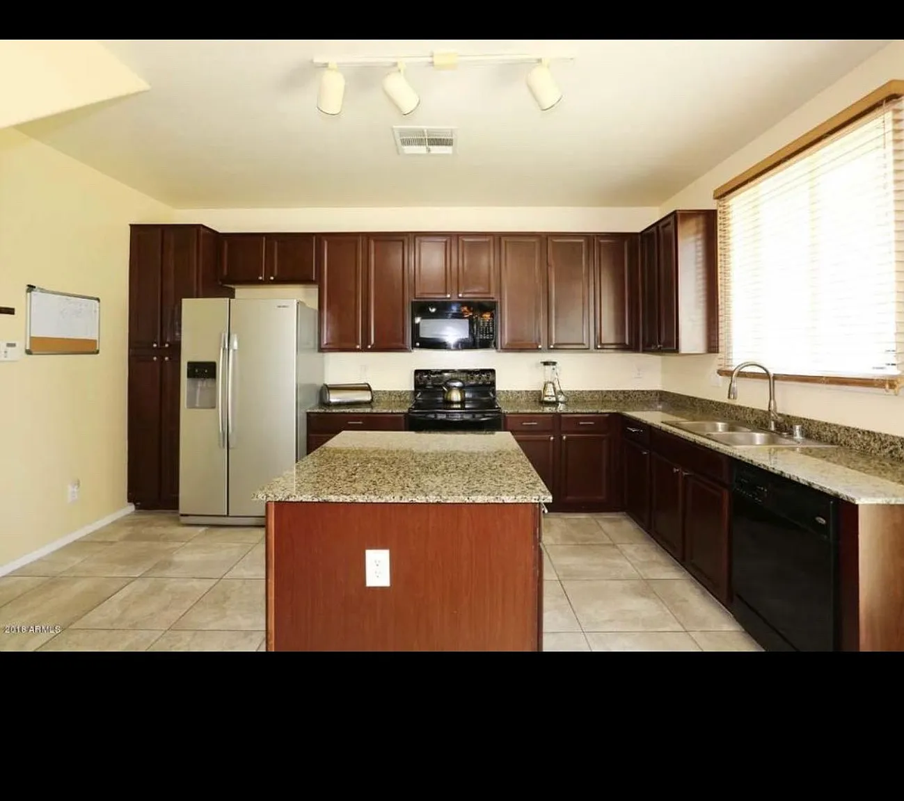 3 bed, 2.5 bath, 1951 sqft, $2,950 — Photo 2