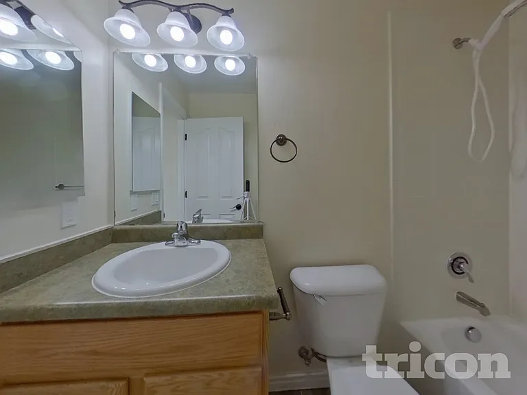 305 Calhoun Cir — Photo 16