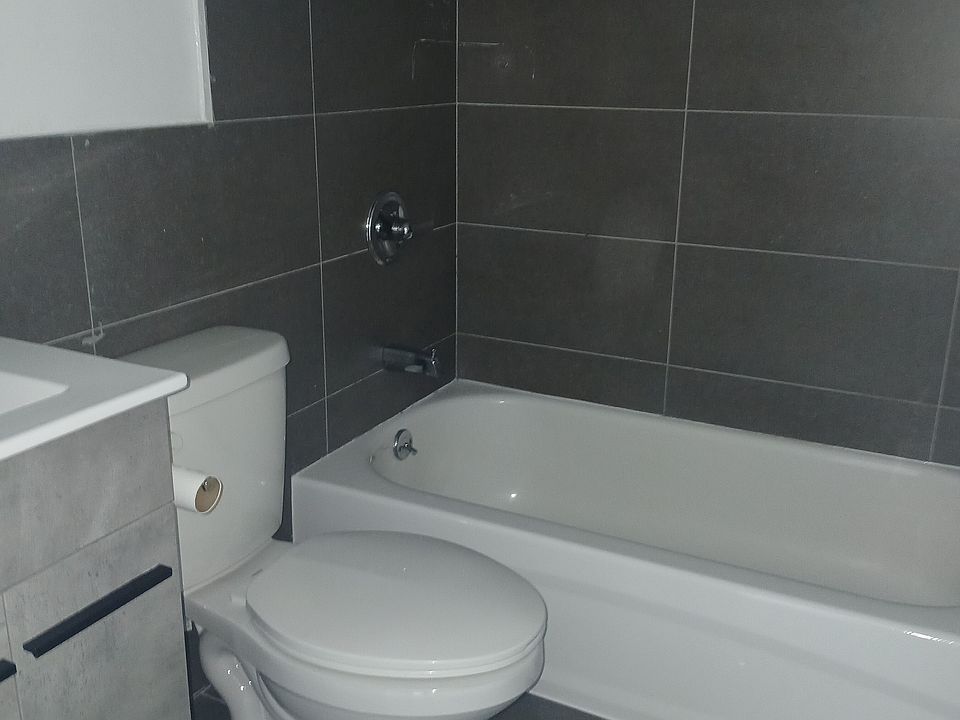 2nd image of 5615 Van Cleef St #3B