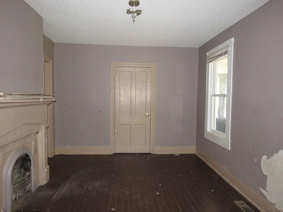 10th image of 936 Glover St