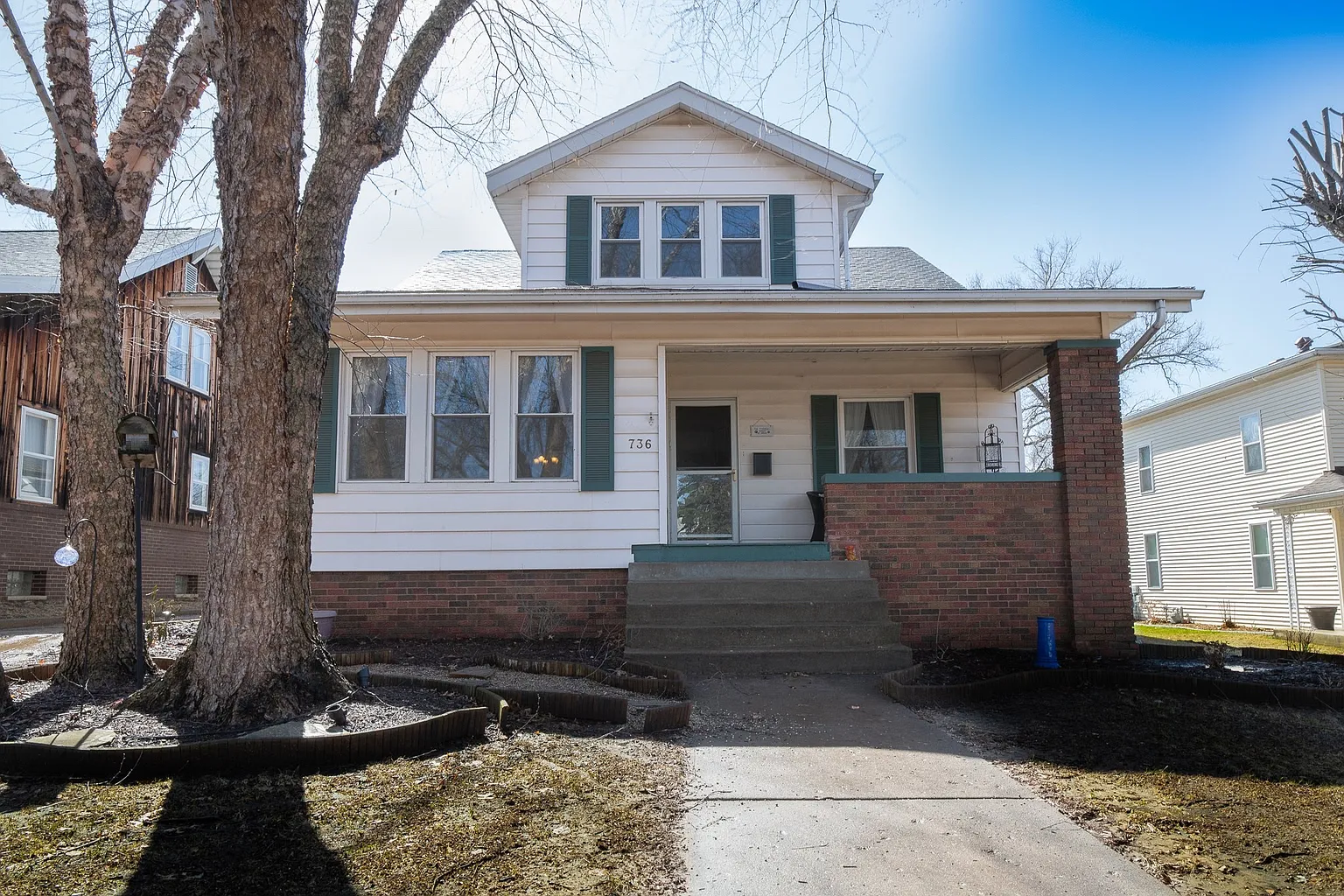 736 Park Ave photo 1