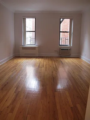 Rented by Metropolis Real Estate of Manhattan | media 2