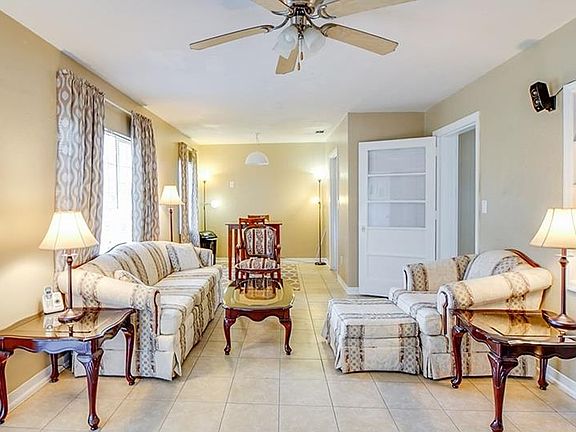 4th image of 1006 Oak Dr