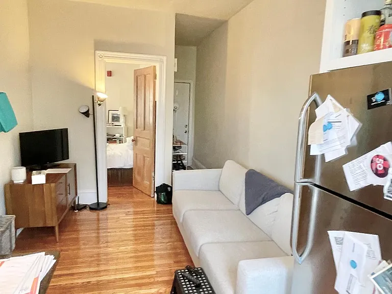 4729 Hazel Ave #2R — Photo 4