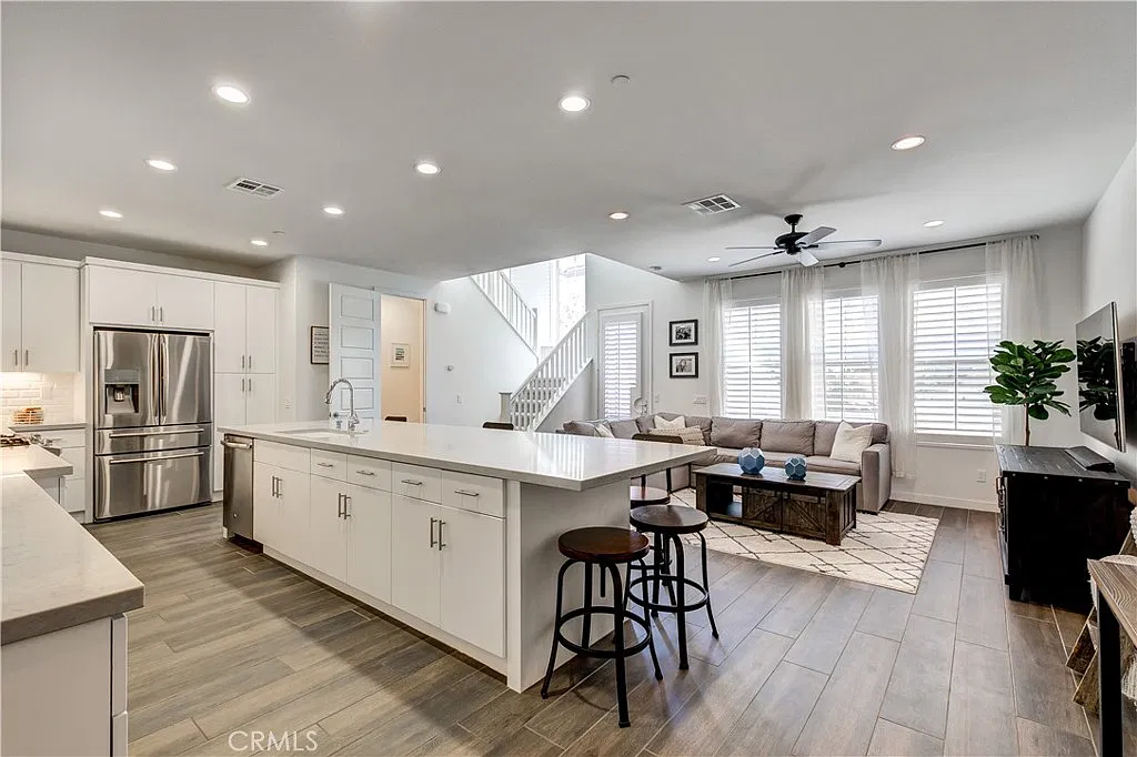 3 bed, 2.5 bath, 1772 sqft, $4,500 — Photo 1
