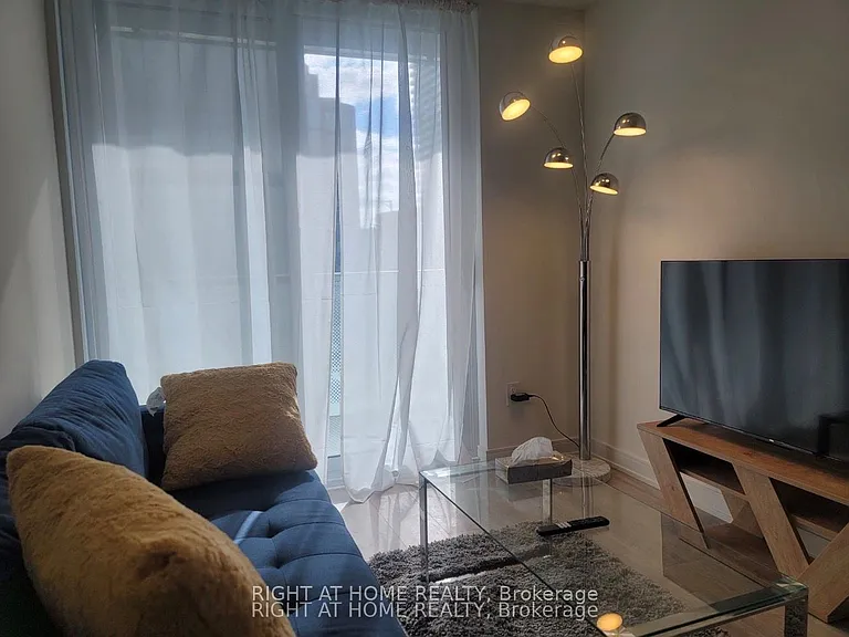 425 Front St E #516 — Photo 4