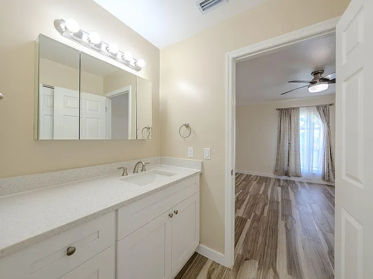651 SE Degan Dr — Photo 25