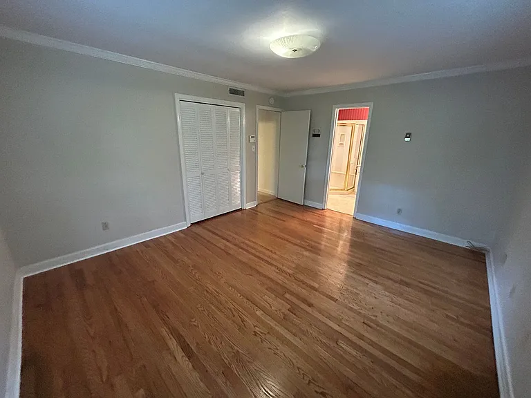 215 York Dr — Photo 8