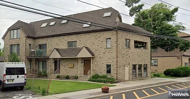121 Main St APT 4 photo 1
