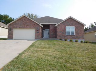 3816 SW Briarwood Oaks Dr, Blue Springs, MO 64015