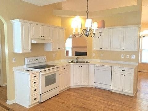 2nd image of 4 Summer Glen Dr