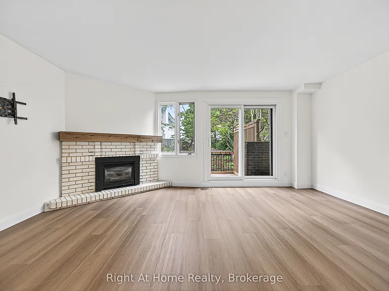 109 Brant St — Photo 31