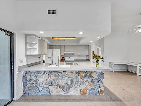 2nd image of 2587 Northside Drive