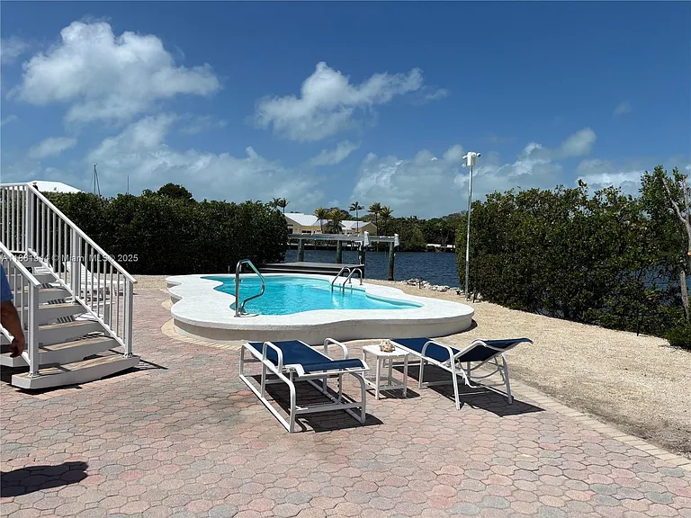 7760 Aviation Blvd — Photo 10