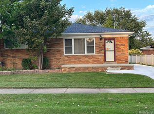 30404 Taylor St, Saint Clair Shores, MI 48082