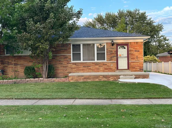 30404 Taylor St, Saint Clair Shores, MI 48082