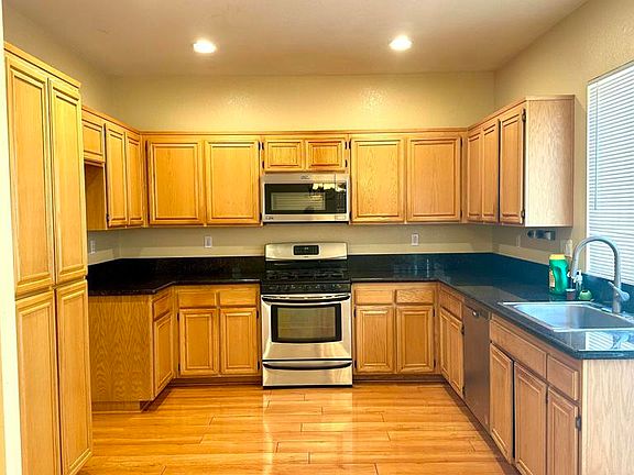 3rd image of 1560 Tierra Buena Ct