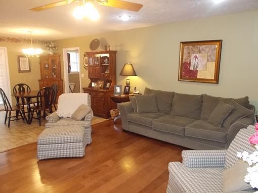 4th image of 53 Glen Dr
