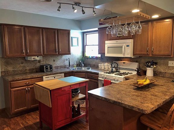 3rd image of 610 Elm Ave