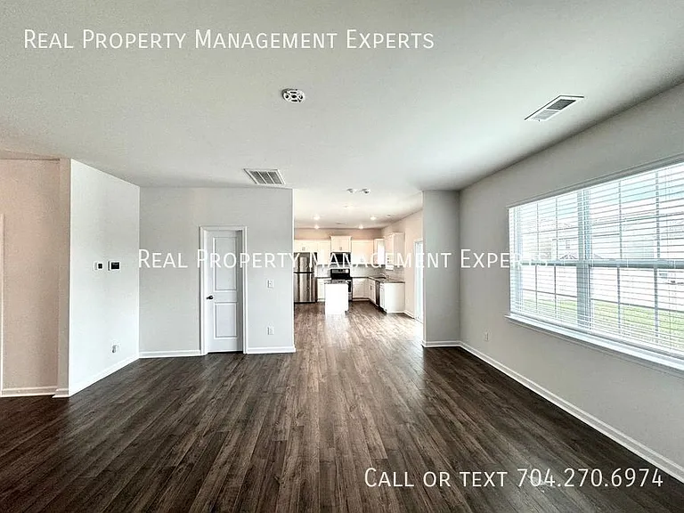 4025 Lampasas Ln — Photo 4