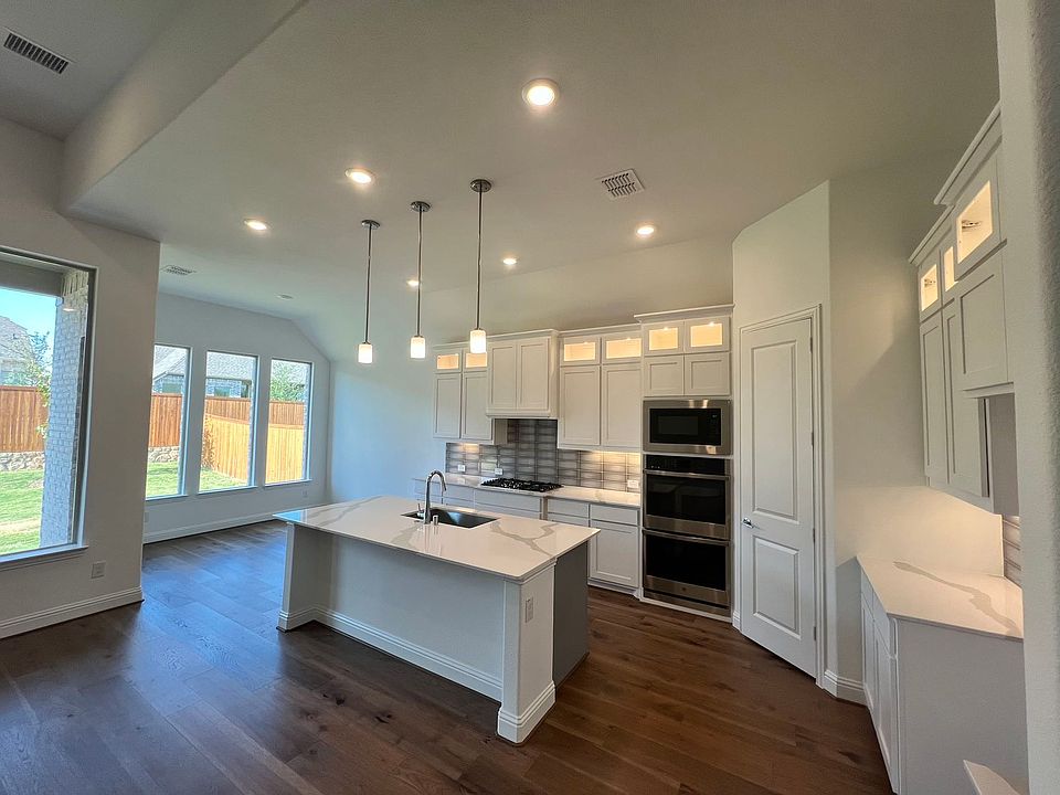 1st image of 327 Driftwood Ln
