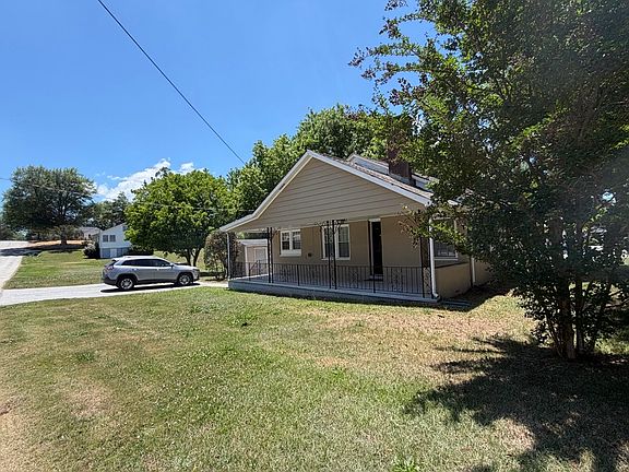 4th image of 4204 Newton Dr NE