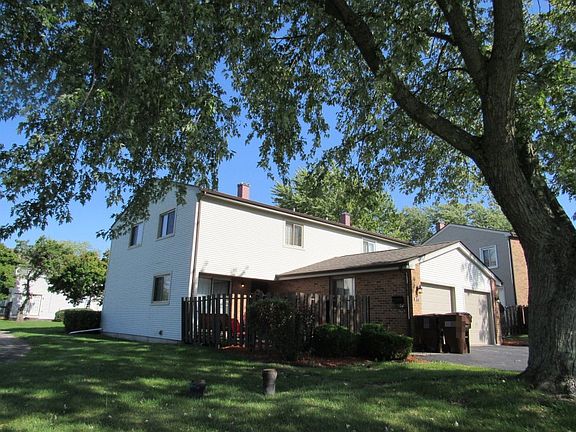 3rd image of 878 Greenbriar Ln