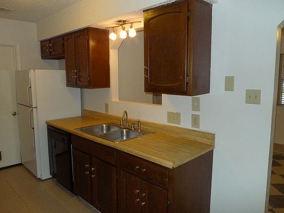 Opening to Family Room.